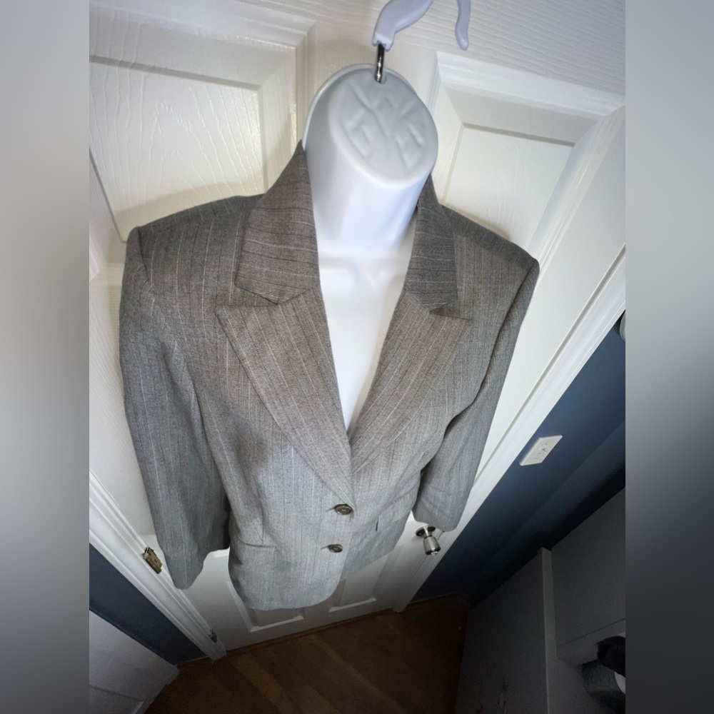 Sisley Womens IT 42 Virgin Wool Blazer Gray Pinstripe Suit Jacket US 6 M Italy - Picture 11 of 16